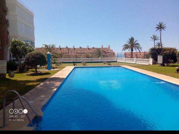 Los Cisnes Beach Studio 100M Playa Apartman Benalmádena Kültér fotó